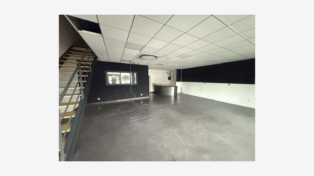 Local d’activités 416 m² à Voreppe — Showroom, Bur