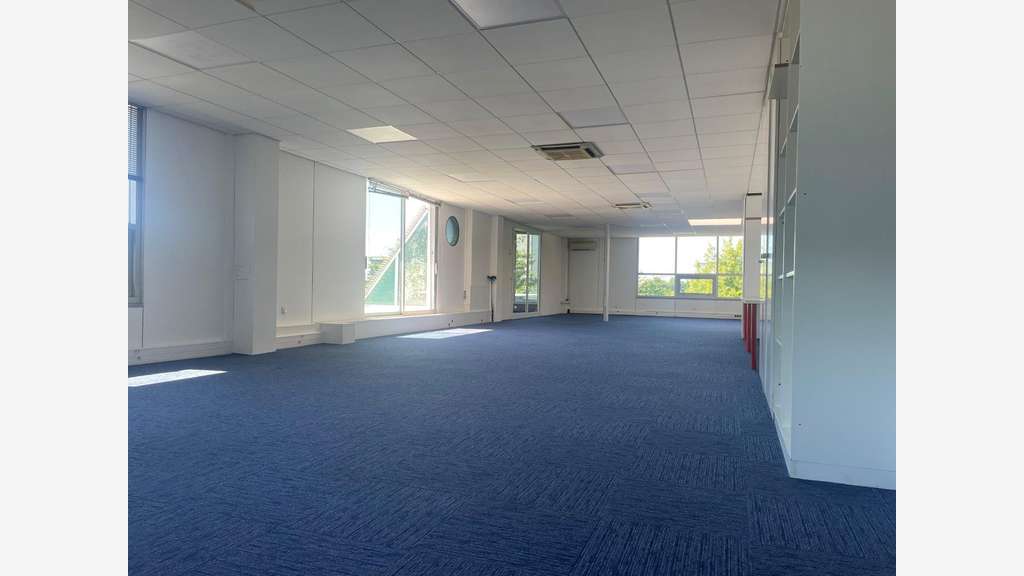Bureaux de 136m² à vendre en R+2 zone Bordeaux Lac