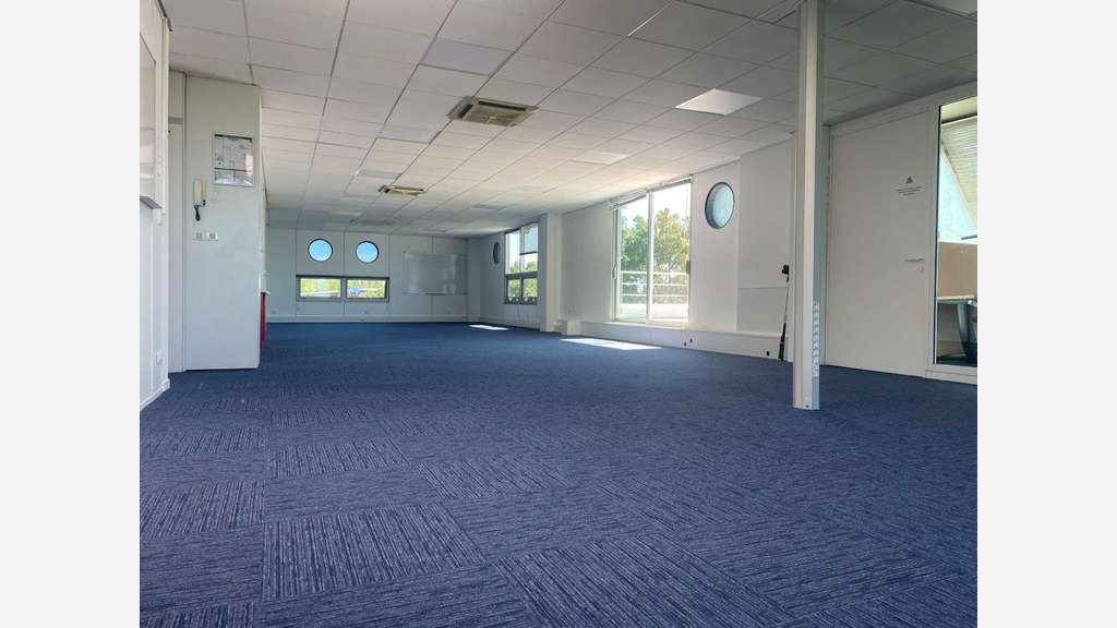 Bureaux de 136m² à vendre en R+2 zone Bordeaux Lac