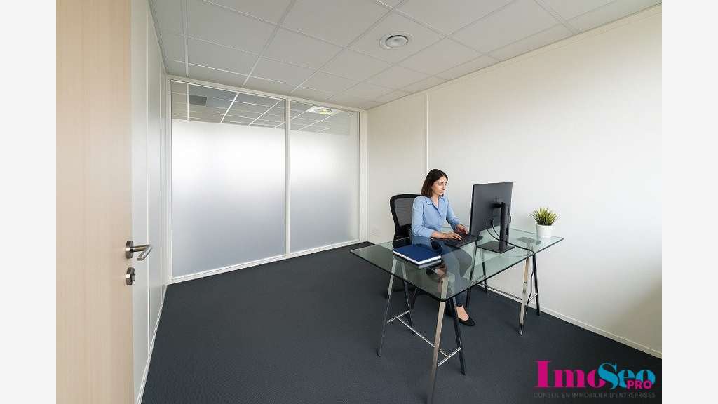 Bureaux de 185m² à vendre en zc à Sainte Eulalie