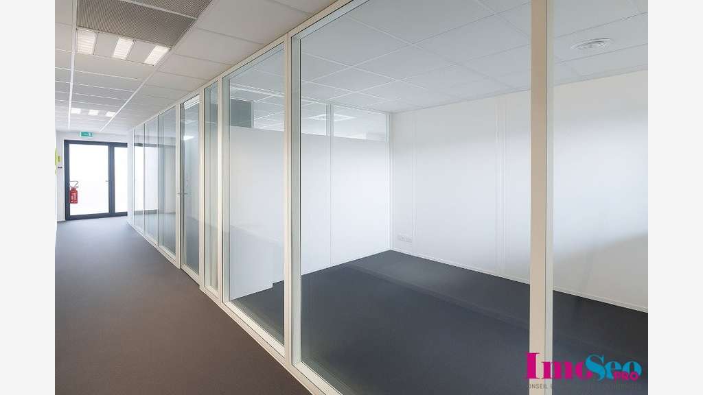 Bureaux de 185m² à vendre en zc à Sainte Eulalie