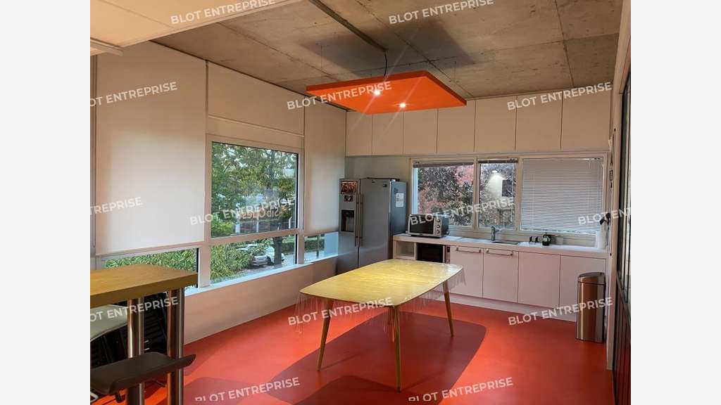A vendre à louer bureaux 278m² R+1 Saint-Grégoire