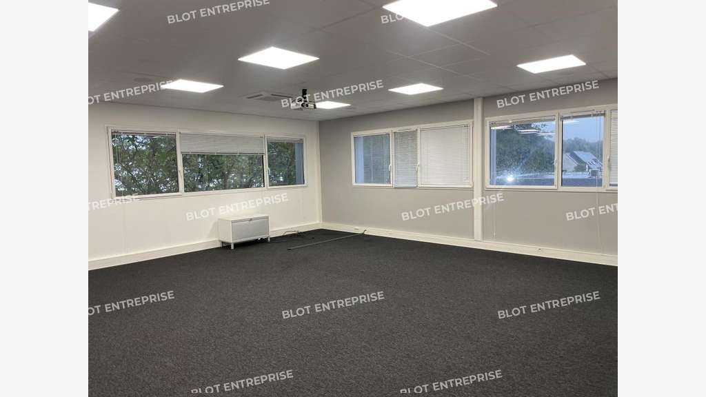 A vendre à louer bureaux 278m² R+1 Saint-Grégoire