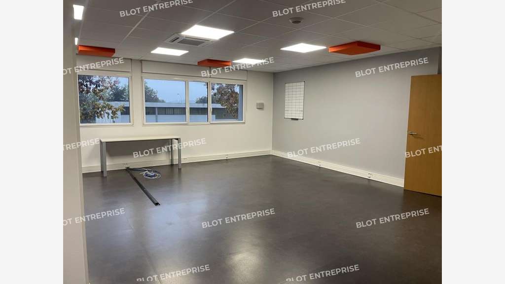 A vendre à louer bureaux 278m² R+1 Saint-Grégoire
