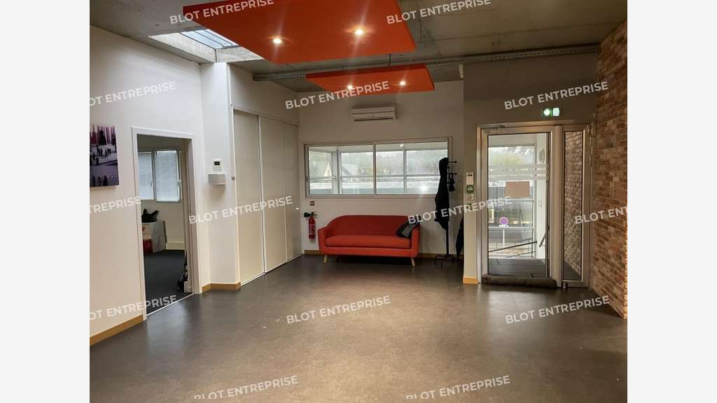 A vendre à louer bureaux 278m² R+1 Saint-Grégoire