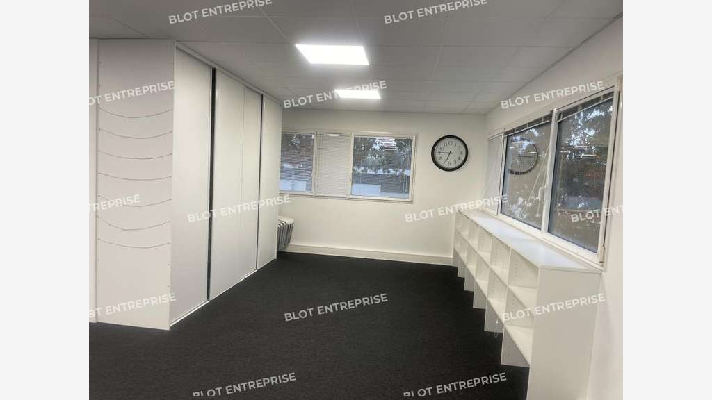 A vendre à louer bureaux 278m² R+1 Saint-Grégoire