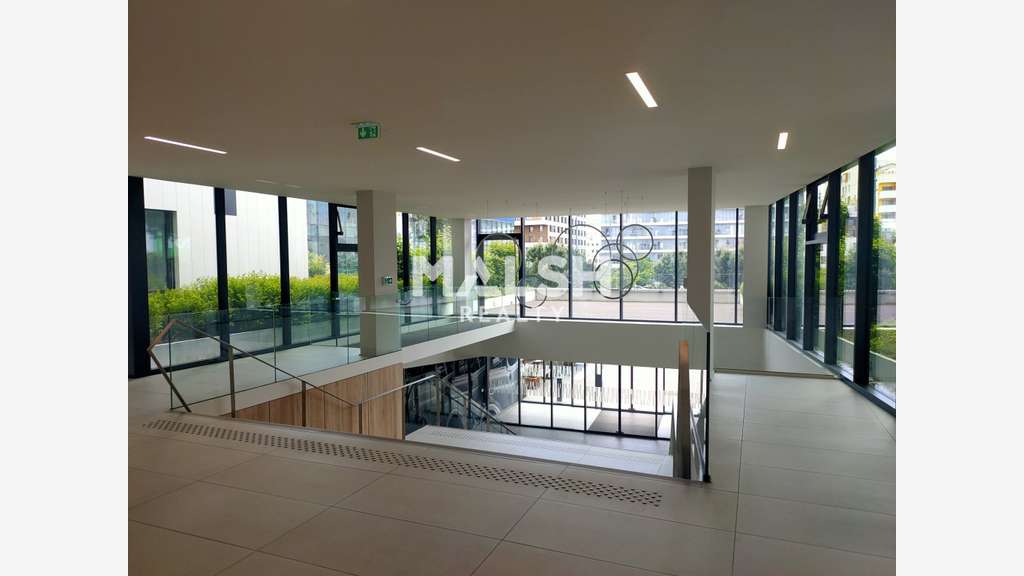 Bureaux de 5 227m² divisibles à louer à Venissieux
