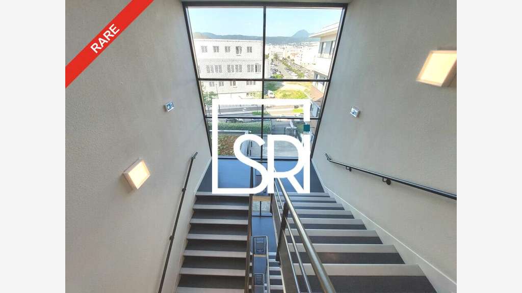 AV bureaux 3170m² div à Clermont-Ferrand Estaing