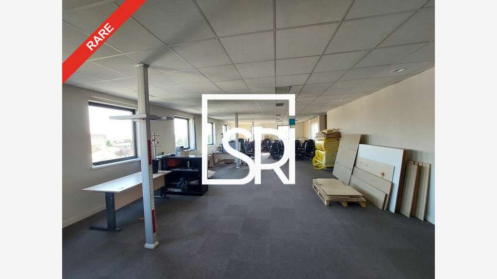 AV bureaux 3170m² div à Clermont-Ferrand Estaing