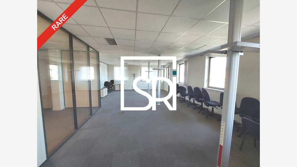 AV bureaux 3170m² div à Clermont-Ferrand Estaing