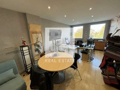 Vente bureaux cloisonnés en bon état 117m² à Bron