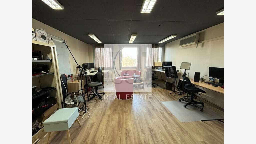 Vente bureaux cloisonnés en bon état 117m² à Bron