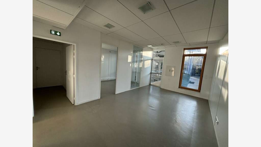 Bureaux 198m² à vendre à Saint Priest