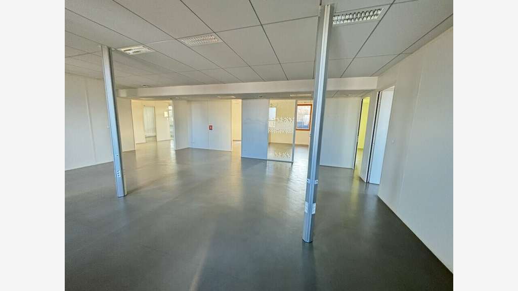 Bureaux 198m² à vendre à Saint Priest