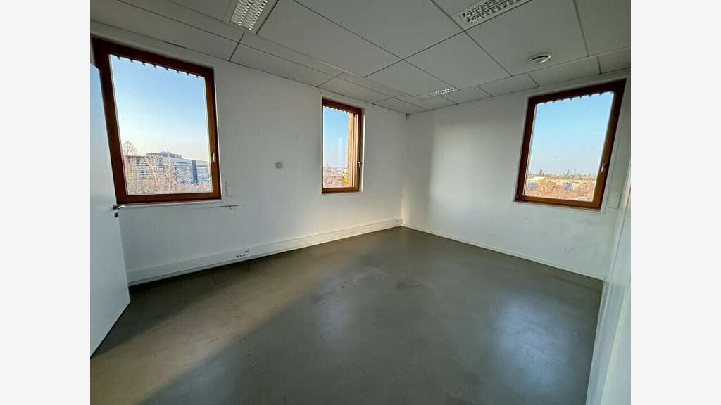 Bureaux 198m² à vendre à Saint Priest