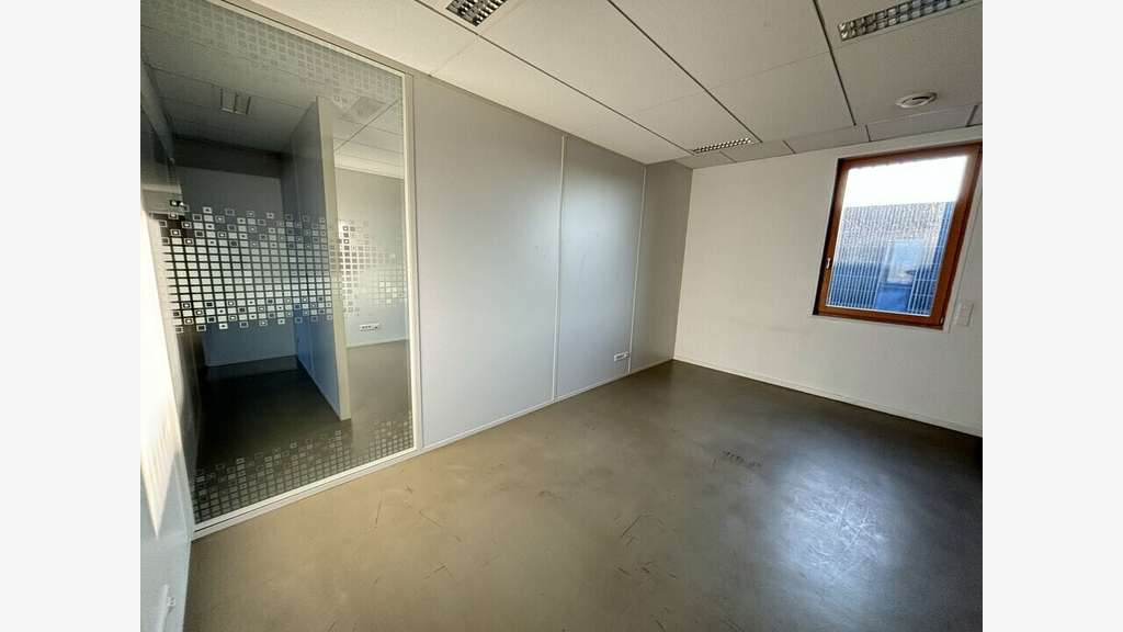 Bureaux 198m² à vendre à Saint Priest
