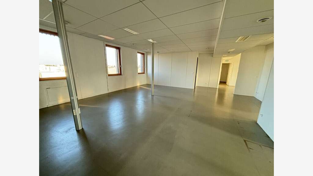 Bureaux 198m² à vendre à Saint Priest