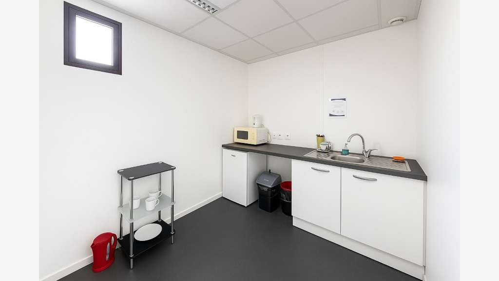 Bureaux de 92m² à vendre en zc à Sainte Eulalie
