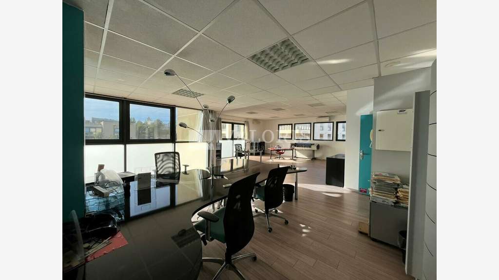Bureaux 261m² à vendre au coeur de l'Arbois