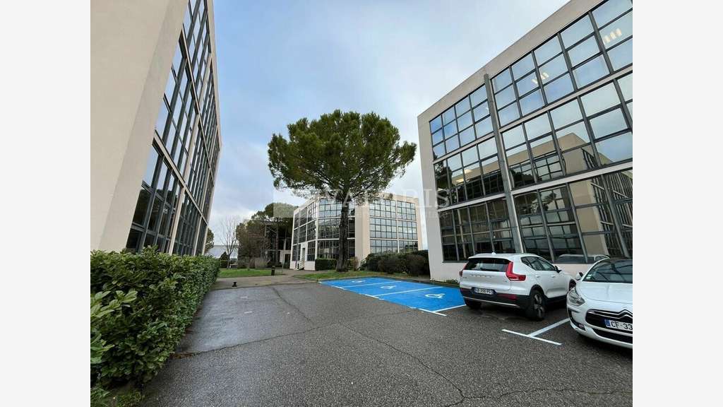 Bureaux 300m² R+2 à vendre ZI des Milles