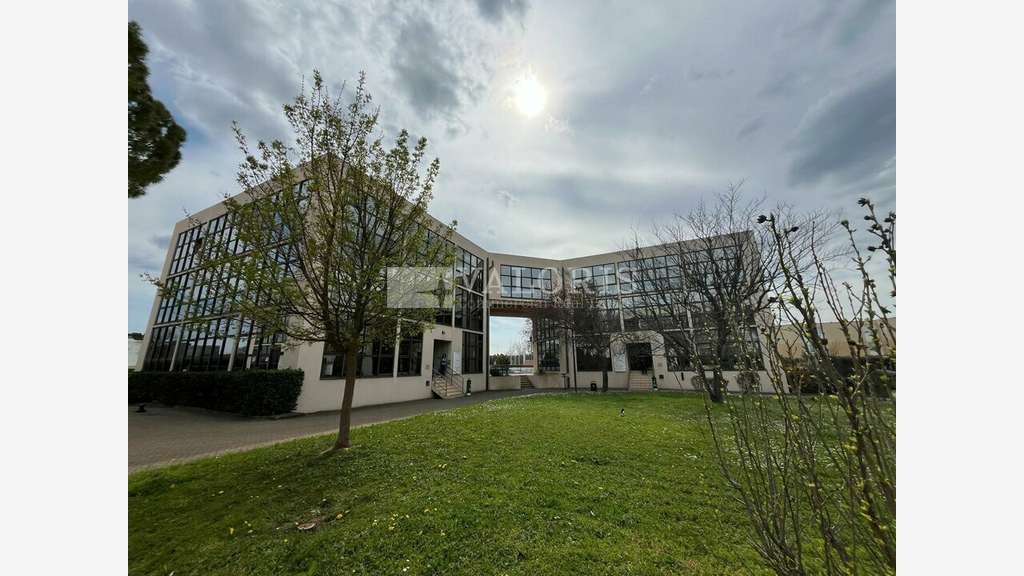 Bureaux 131m RDC à vendre ZI des Milles
