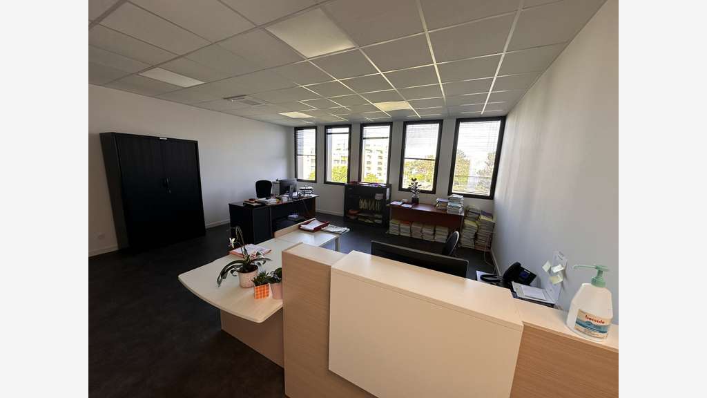 A vendre bureaux aménagés 289m² R+3 à Angers Sud