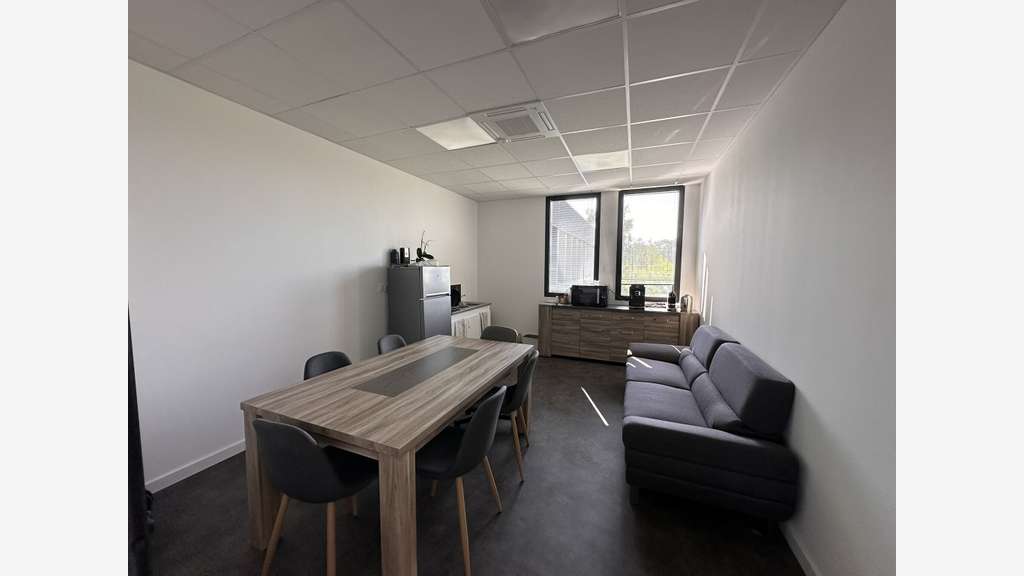 A vendre bureaux aménagés 289m² R+3 à Angers Sud