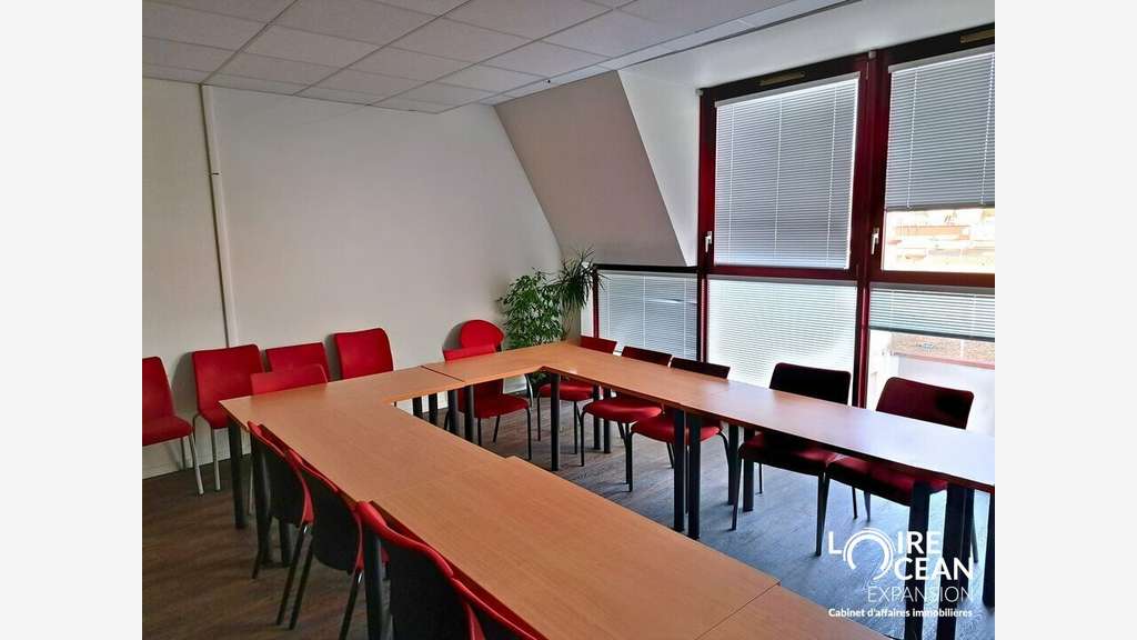 Bureaux 861m² sur deux niveaux à vendre à Angers