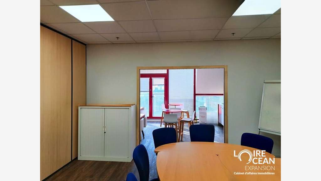 Bureaux 861m² sur deux niveaux à vendre à Angers