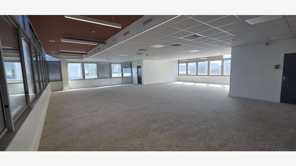 Plateau de bureaux 460m² à vendre Angers St Serge