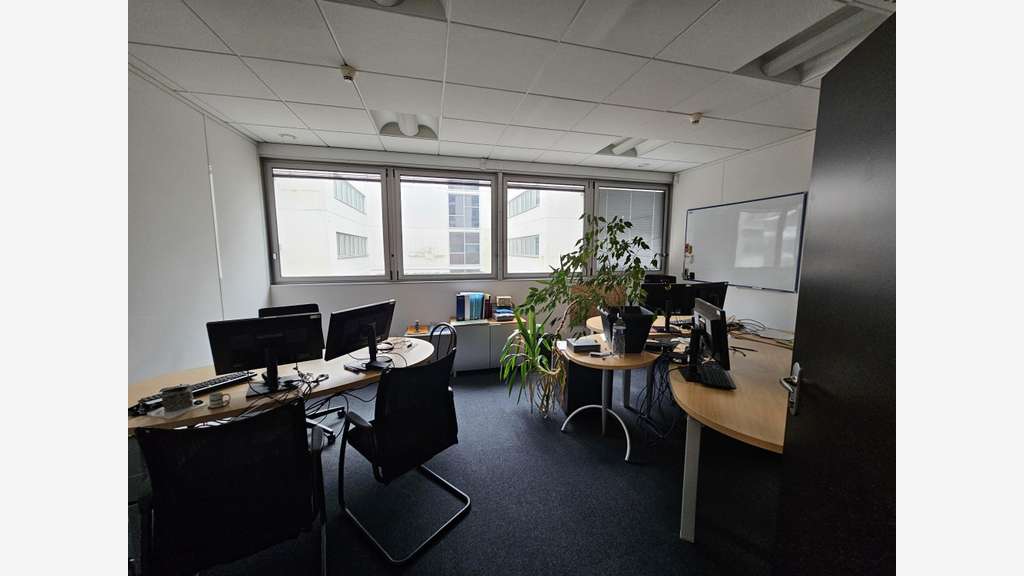 Plateau de bureaux 683m² à vendre Angers St Serge