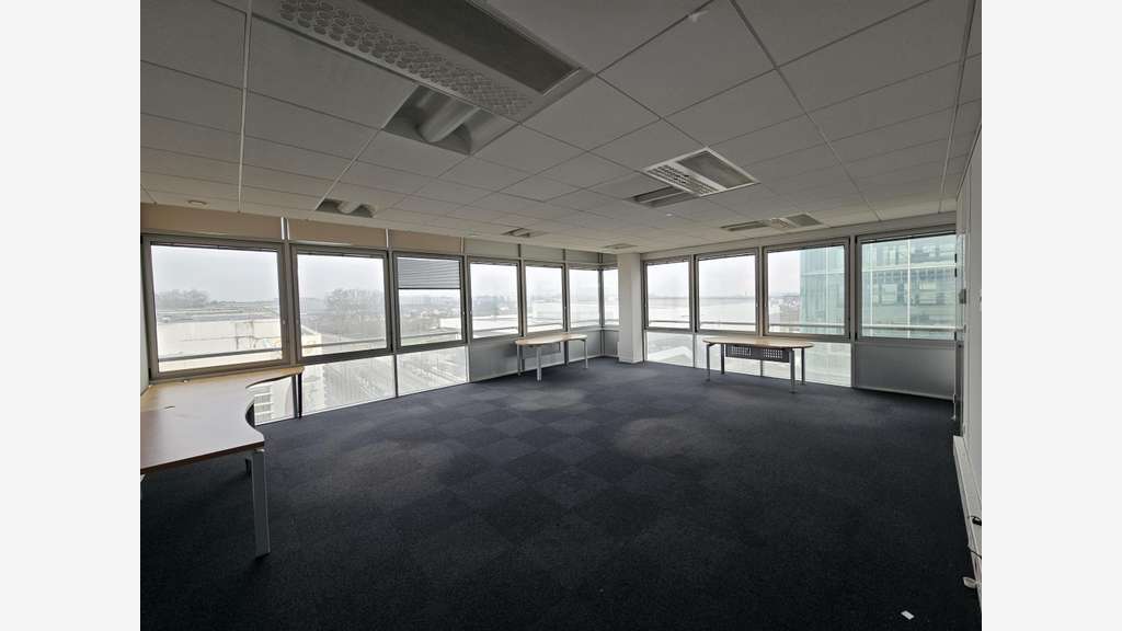 Plateaux de bureaux 920m² à vendre Angers St Serge