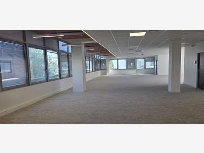Vente plateaux de bureaux 1610m²  Angers St Serge