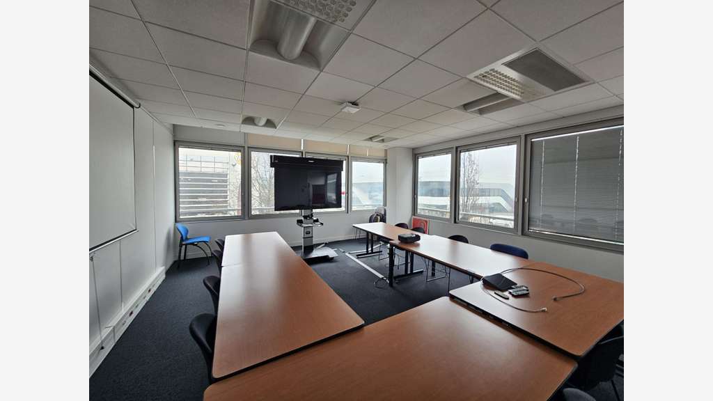 Vente plateaux de bureaux 1610m² Angers St Serge