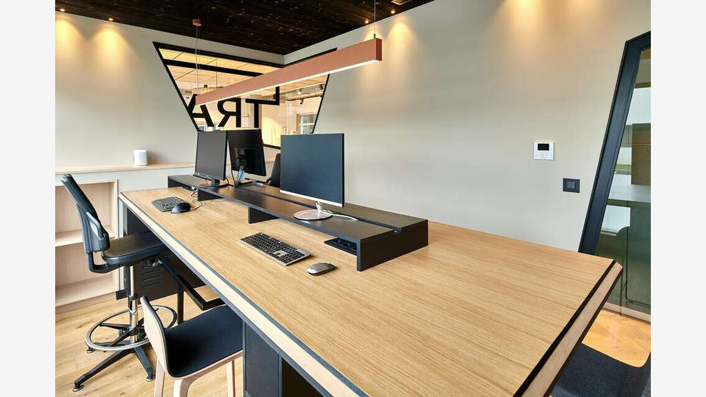 AV local professionnel 274m² empl strat Anglet