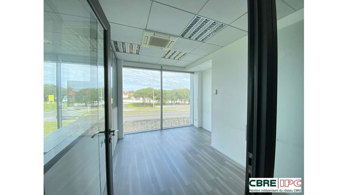 AV bureaux 122m² au 1er étage à Anglet Hausquette