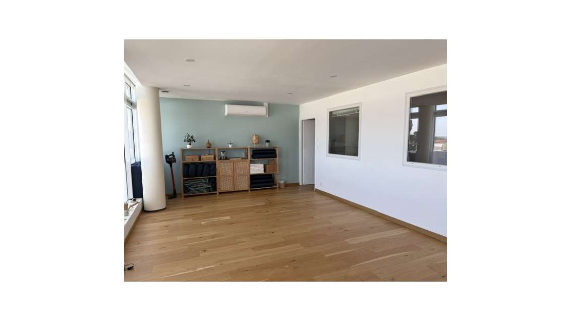 Bureaux lumineux avec terrasse - dernier étage - A