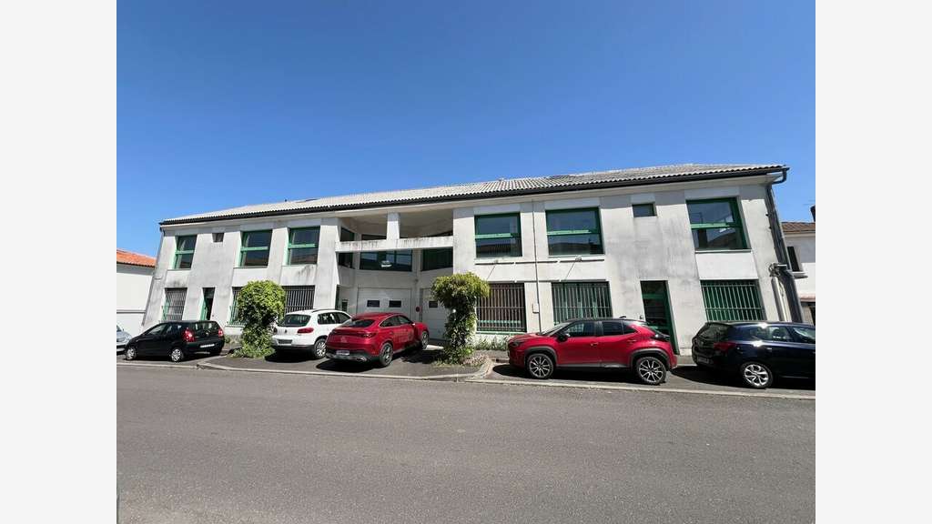 Local d'activité avec bureaux à vendre Angoulême 