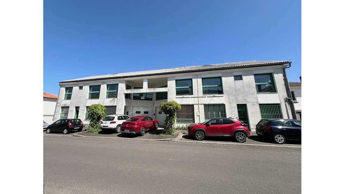 Local d'activité avec bureaux à vendre Angoulême 