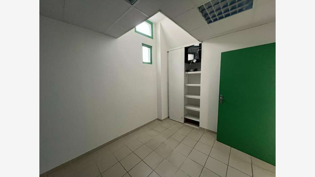 Local d'activité avec bureaux à vendre Angoulême 