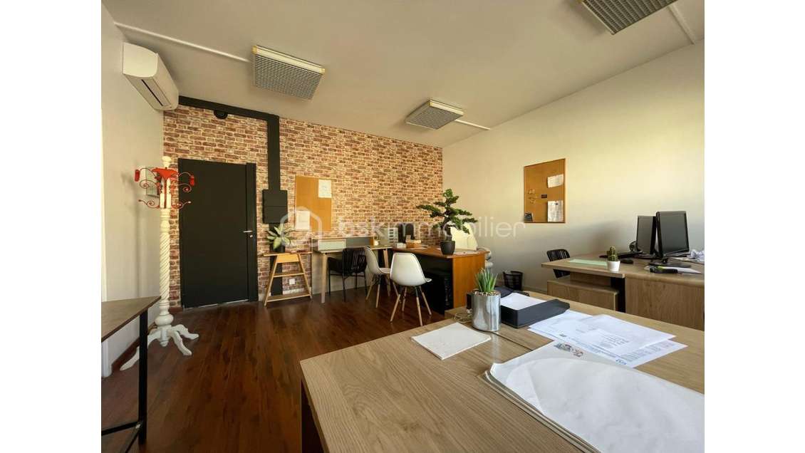 Mur professionnel idéalement situé