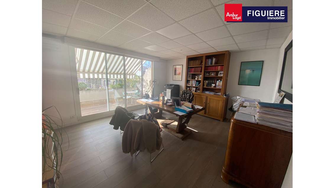 Bureaux 97m² aménagés à vendre à Arles