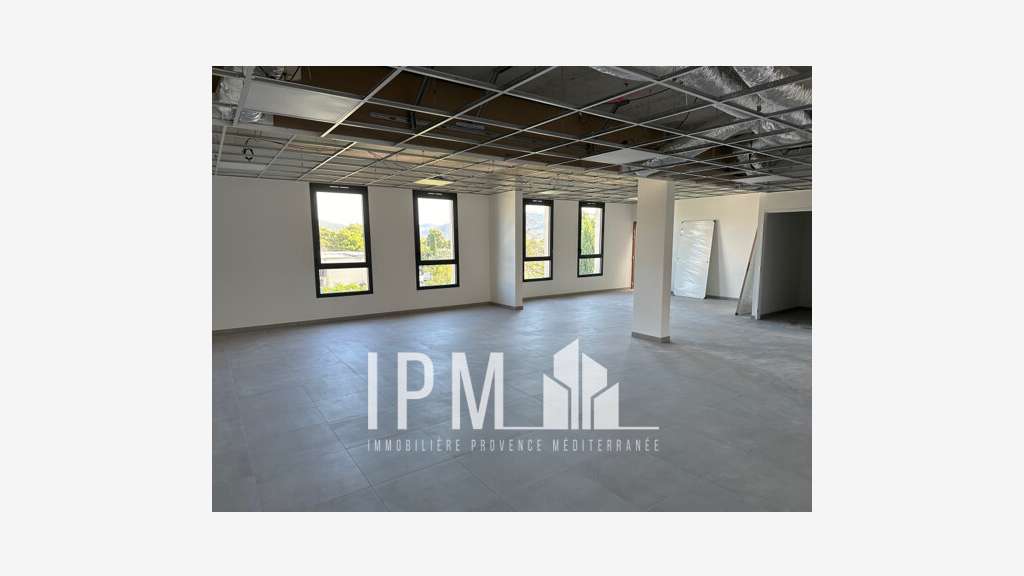 Vente bureaux 150m² à Aubagne ZA de Napollon