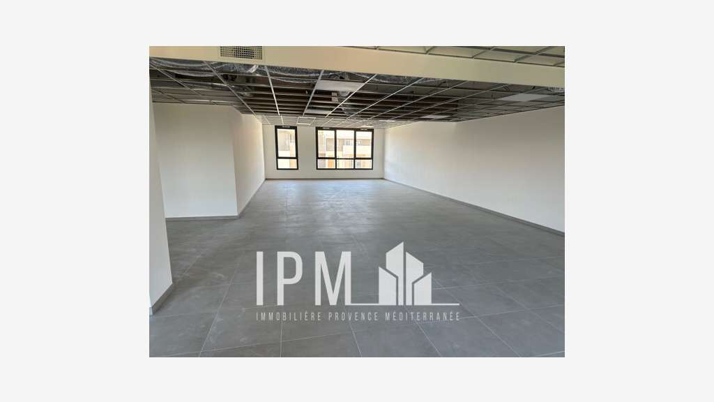 Vente bureaux 150m² à Aubagne ZA de Napollon