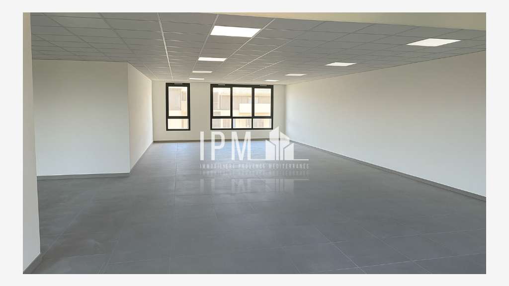 A vendre bureaux 301m² divisible  R+2 Aubagne