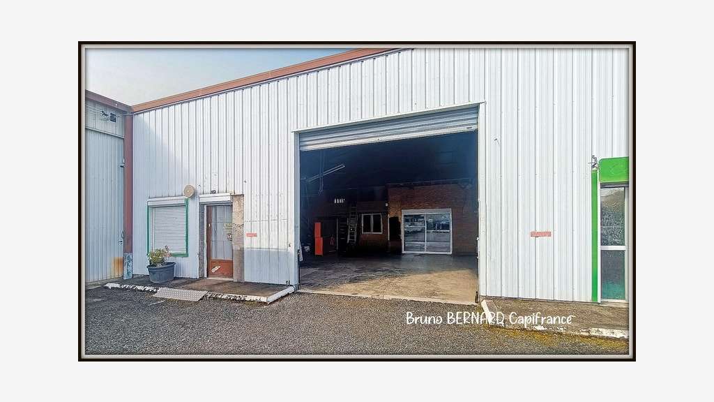 Local bureau entrepôt 170m² à vendre à Aureilhan