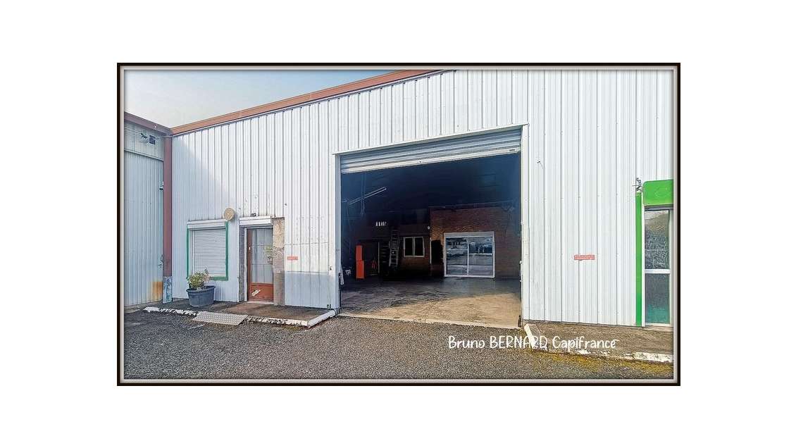 Local bureau entrepôt 170m² à vendre à Aureilhan