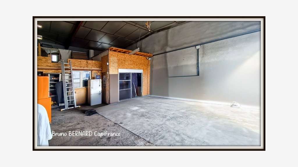 Local bureau entrepôt 170m² à vendre à Aureilhan