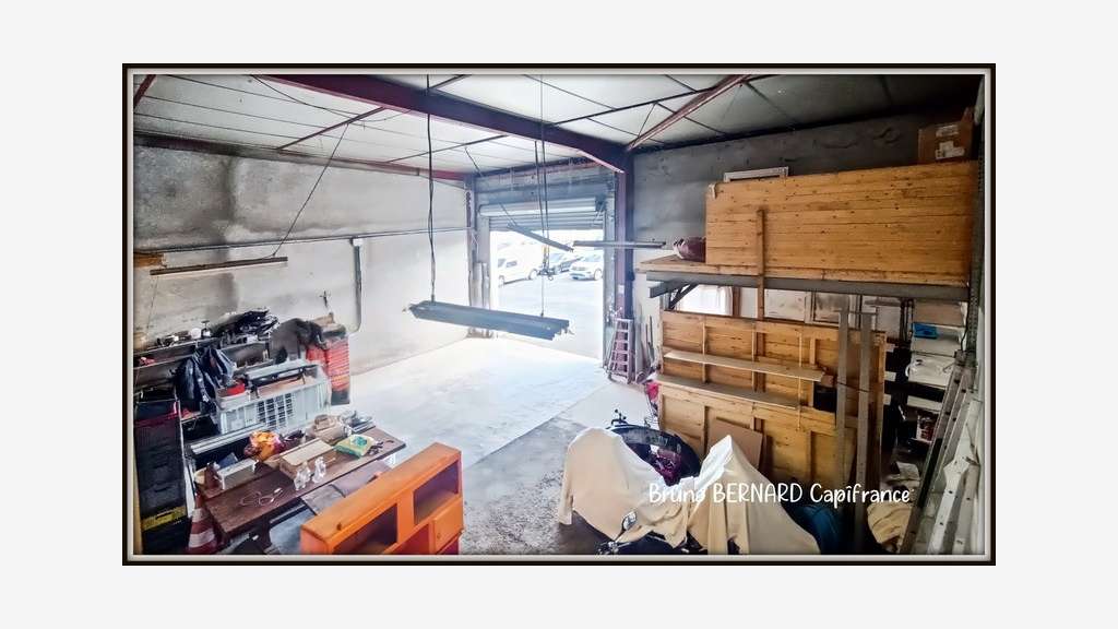 Local bureau entrepôt 170m² à vendre à Aureilhan