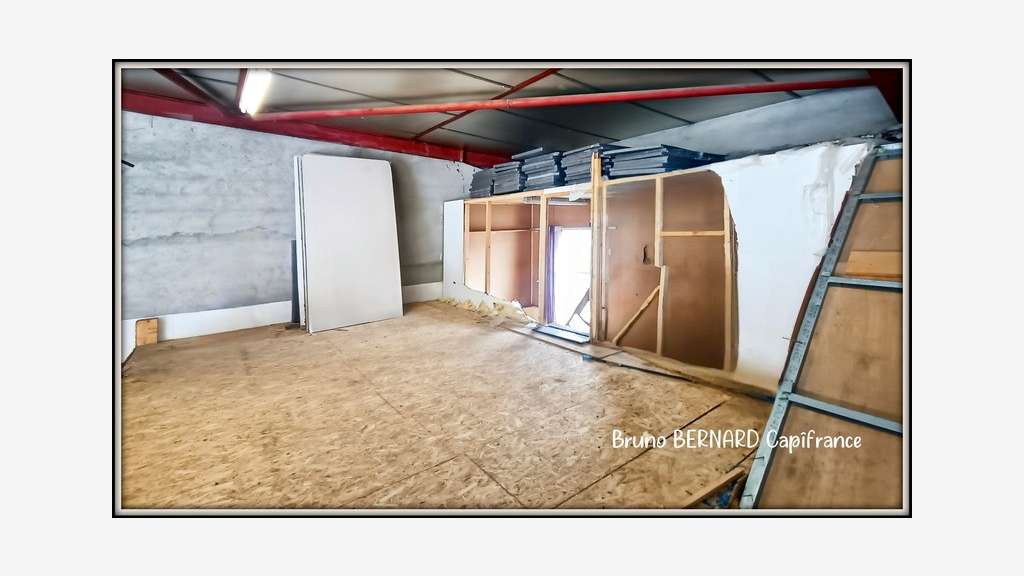Local bureau entrepôt 170m² à vendre à Aureilhan